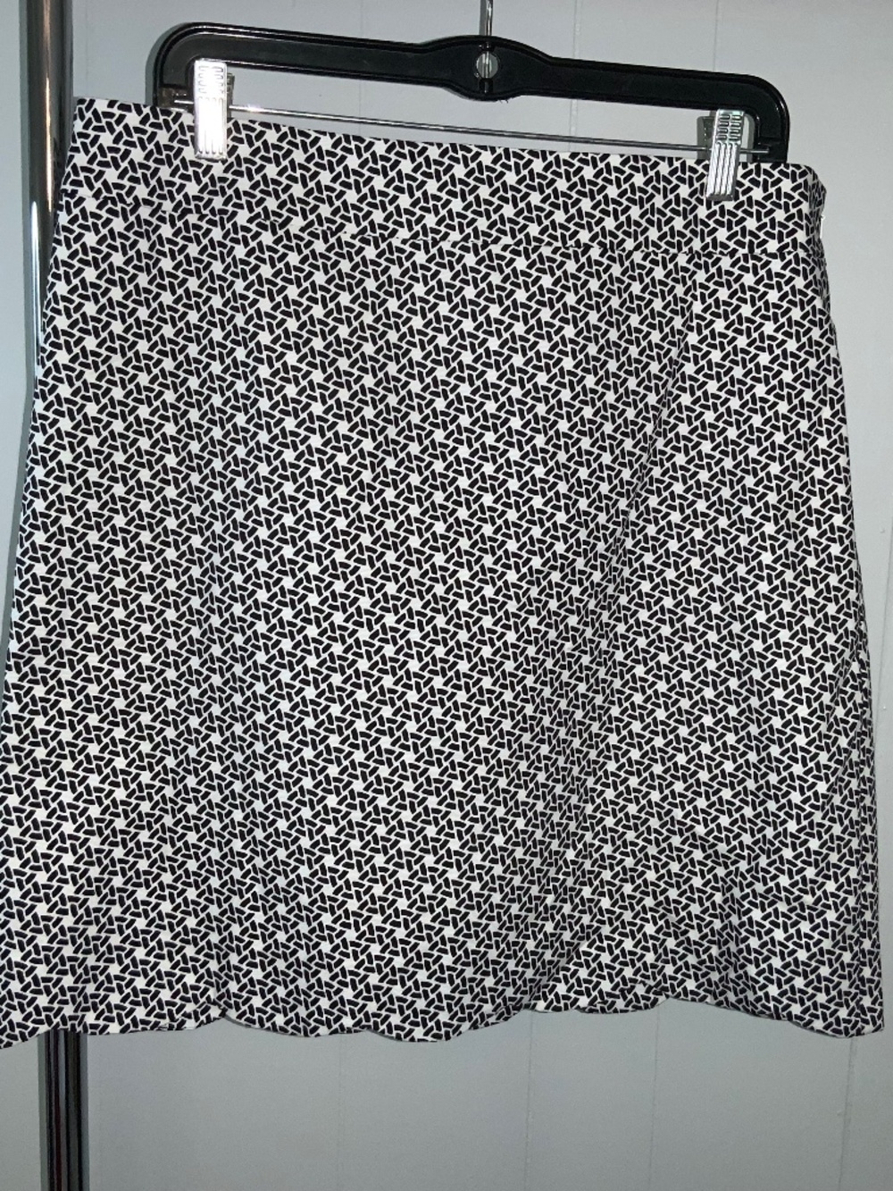 Talbots black and white geometric print skirt sz 12 scallop hem